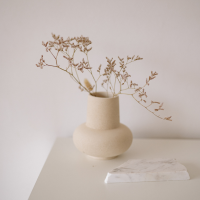 I love the vases!